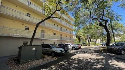 8290 Lake Dr, Doral, FL 33166