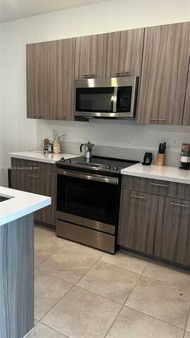 8201 NW 41th St, Doral, FL 33166