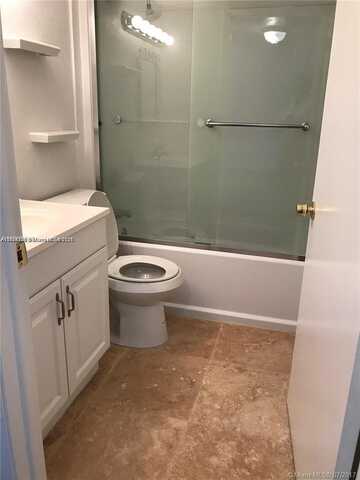 10288 NW 9th St Cir, Miami, FL 33172
