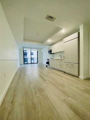 55 SW 9th St, Miami, FL 33130