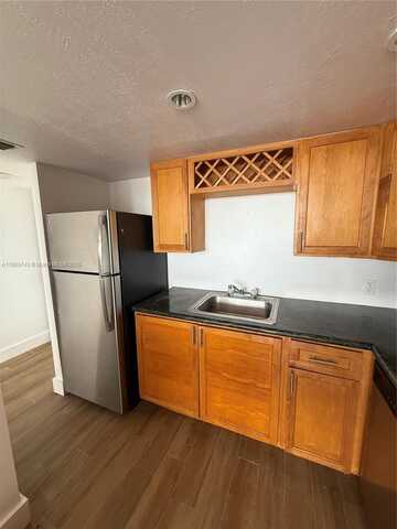 2025 NE 164th St, North Miami Beach, FL 33162