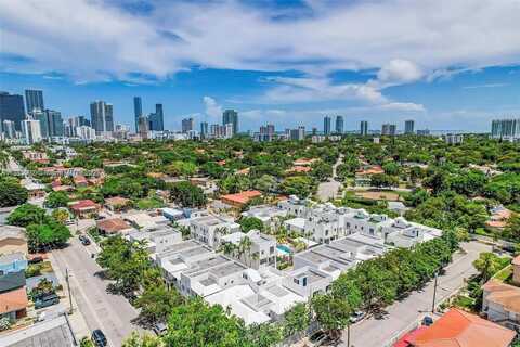 1043 SW 9th Ct, Miami, FL 33130