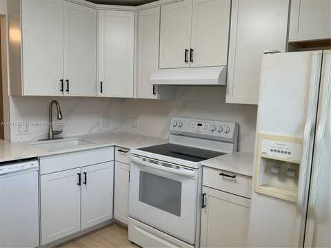 443 NE 195th St, Miami, FL 33179