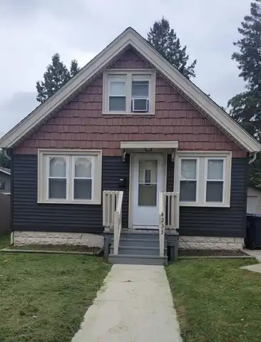 4233 W Sieben Pl, Milwaukee, WI 53216