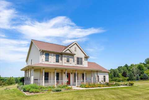 2080 St Patrick Cir, Hartford, WI 53027