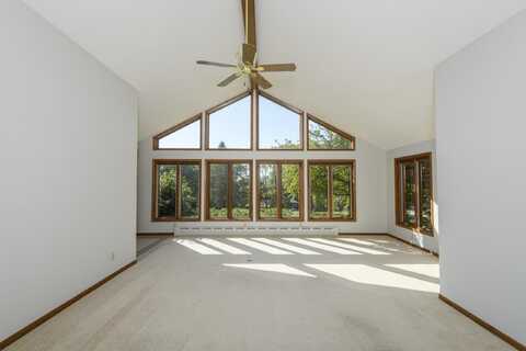 S46w22428 Tansdale Rd, Waukesha, WI 53189