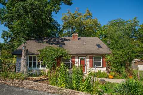 517 Oakwood Trl, Twin Lakes, WI 53181
