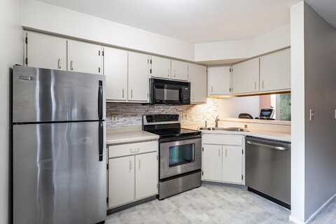 859 W Puetz Rd, Oak Creek, WI 53154