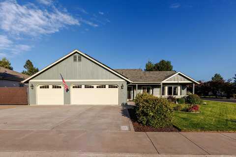 3820 SW Gene Sarazan Drive, Redmond, OR 97756