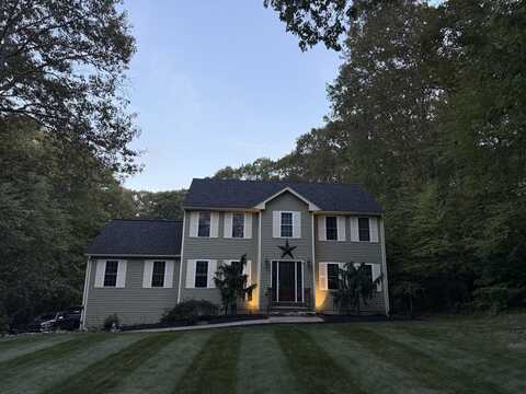138 Walnut St, Douglas, MA 01516