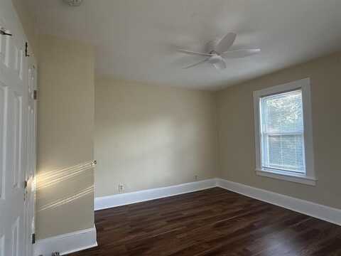 34 Maple St, Derry, NH 03038