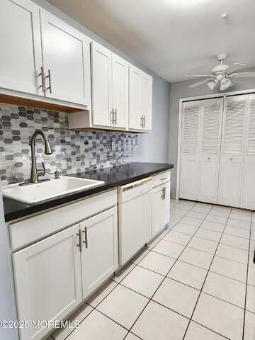 78 Overlook Way, Manalapan, NJ 07726