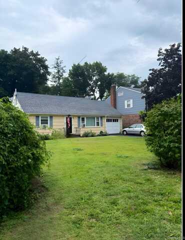 18 Downing Avenue, Sea Cliff, NY 11579