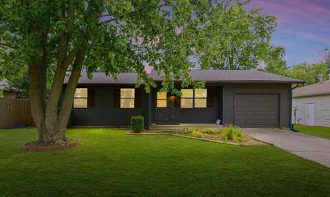 1905 Summit Drive, Urbana, IL 61802