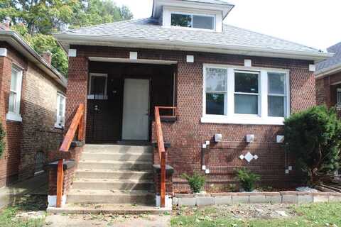 8207 S Marquette Avenue, Chicago, IL 60617