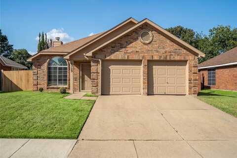 2329 Cromwell Drive, Arlington, TX 76018