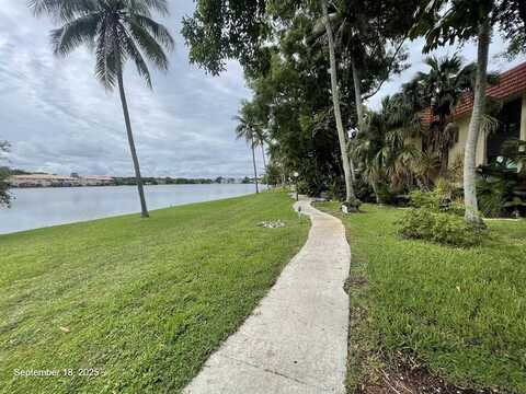 840 NE 199th St, Miami, FL 33179