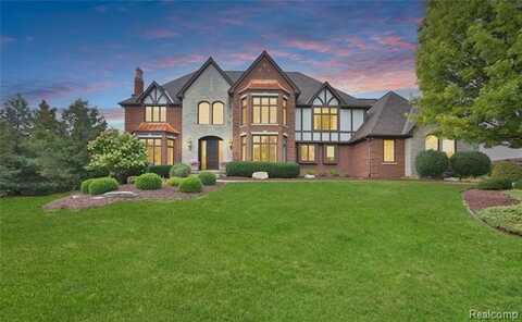5826 Murfield Drive, Rochester, MI 48306