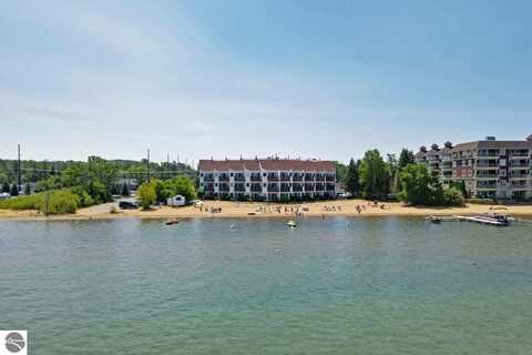 1995 US31, Traverse City, MI 49686