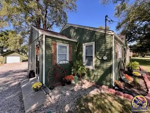 104 Fourth St, Winchester, KS 66097