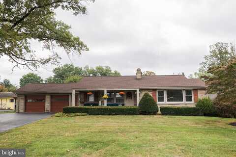 590 E JACKSON STREET, NEW HOLLAND, PA 17557