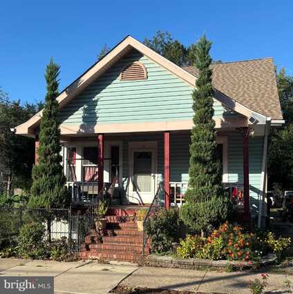 35 RAILROAD AVENUE, PENNS GROVE, NJ 08069