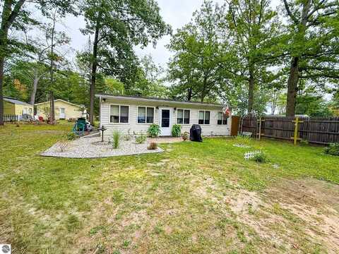 112 COTTAGE DRIVE, PRUDENVILLE, MI 48651