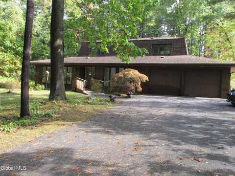 5 Stonegate Road, Ballston Lake, NY 12019