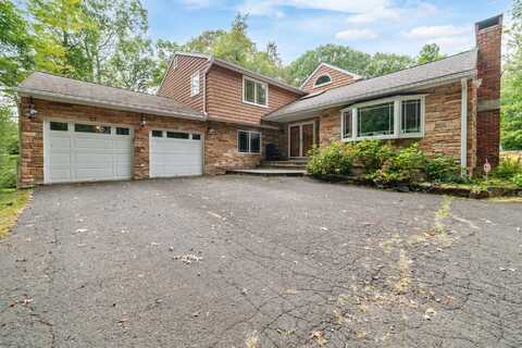 47 Mistletoe Drive, Southbury, CT 06488
