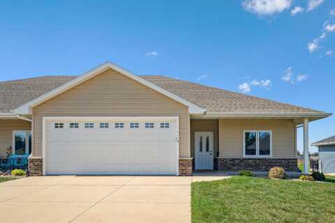 1114 8th St SW, Dyersville, IA 52040