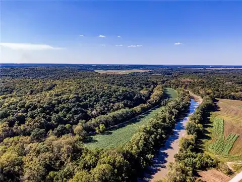 17375 Queens Road, Pleasanton, KS 66075