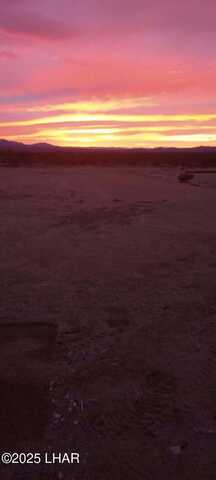 3485 E Cholla Dr, Yucca, AZ 86438