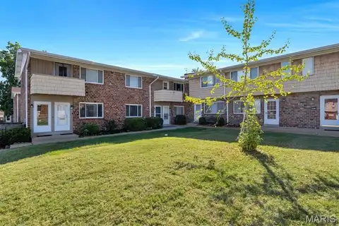 10525 Carroll Wood Way, Saint Louis, MO 63128