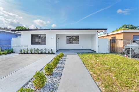 2221 Charleston St, Hollywood, FL 33020