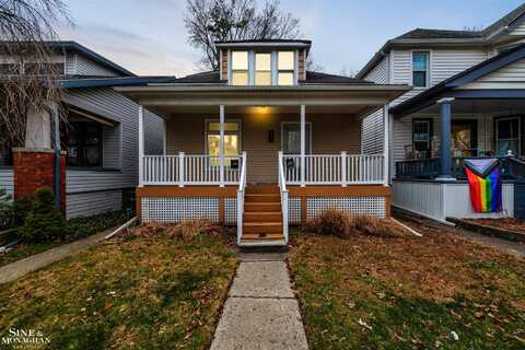1083 Lakepointe, Grosse Pointe Park, MI 48230