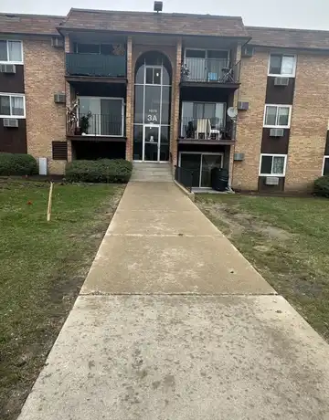 1075 Higgins Quarters Drive, Hoffman Estates, IL 60169
