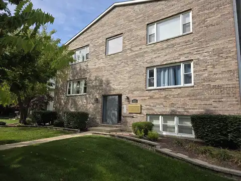 712 W HIGHLAND Avenue, Elgin, IL 60123