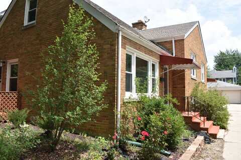 33 N Spring Avenue, La Grange, IL 60525
