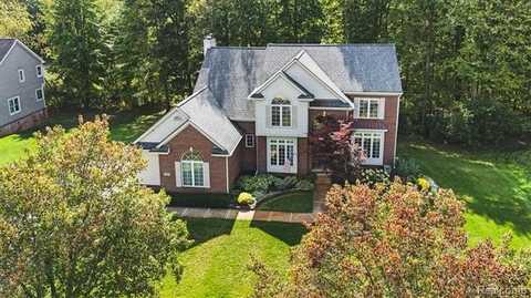6404 Pennington Drive, White Lake, MI 48383