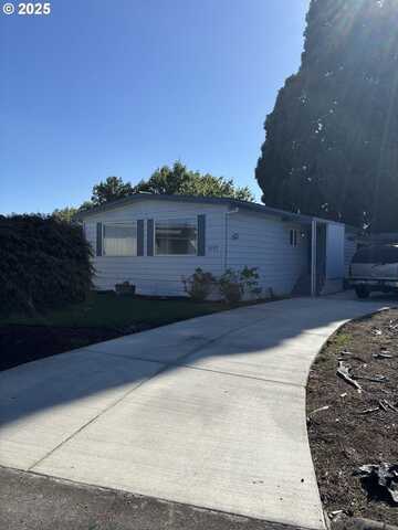 3197 Rainbow LOOP, Hubbard, OR 97032