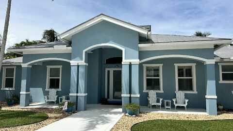 9687 SE Sharon Street, Hobe Sound, FL 33455