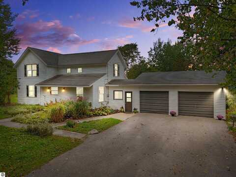 2917 N 47 Road, Manton, MI 49663