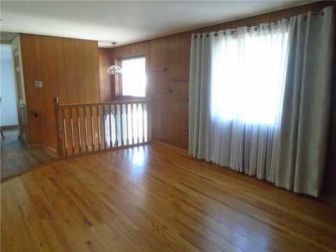 1040 Catherine Dr, Conway, PA 15027