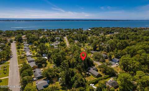 211 Larkin Street, Morehead City, NC 28557