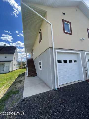 621 E 3RD Street, Nescopeck, PA 18635