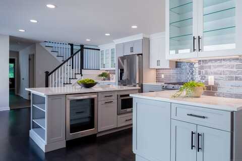 504 Harvest Commons, Westport, CT 06880