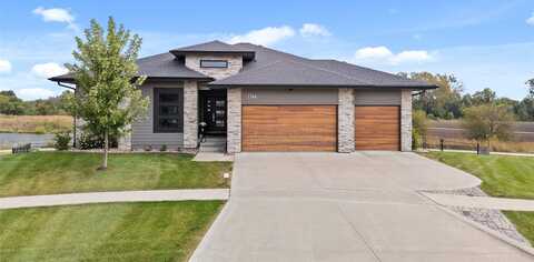 7744 NW 95th Court, Johnston, IA 50131