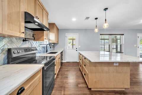 2005 Plumosa Palm Drive, Niceville, FL 32578