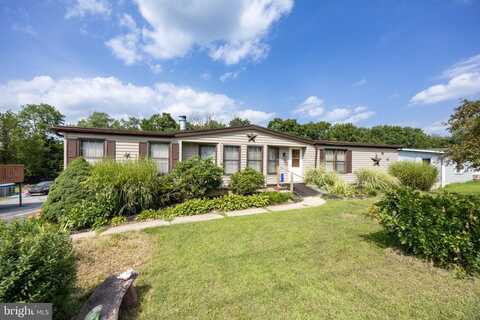 1215 E MAIN STREET, DOUGLASSVILLE, PA 19518