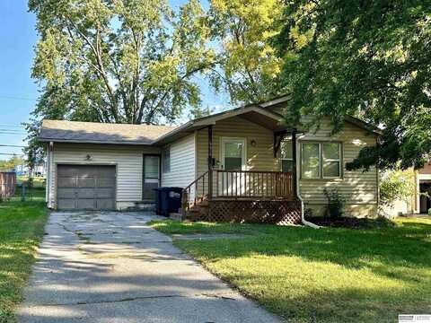 6614 Parkview Lane, Omaha, NE 68104